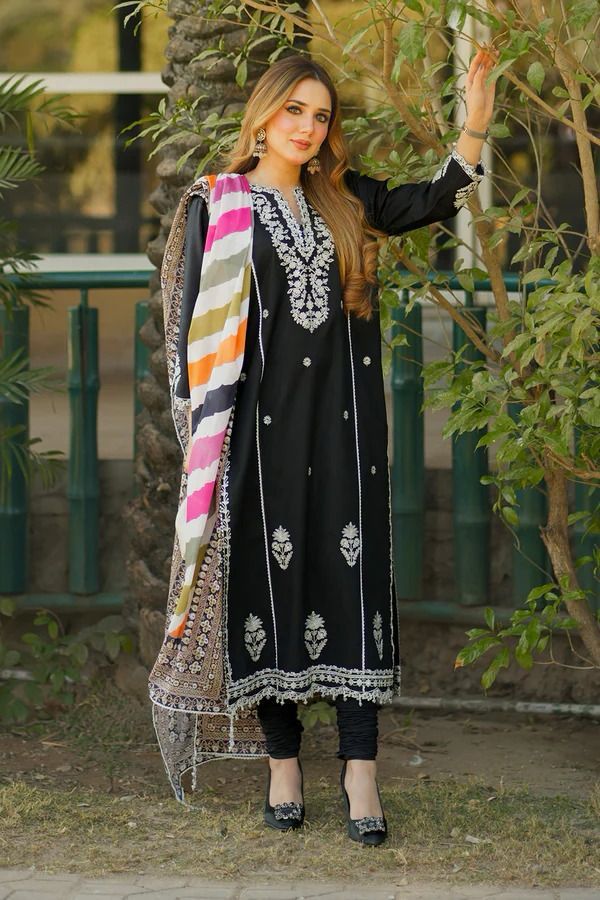 MARIA B. Embroidered Lawn 3piece Suit